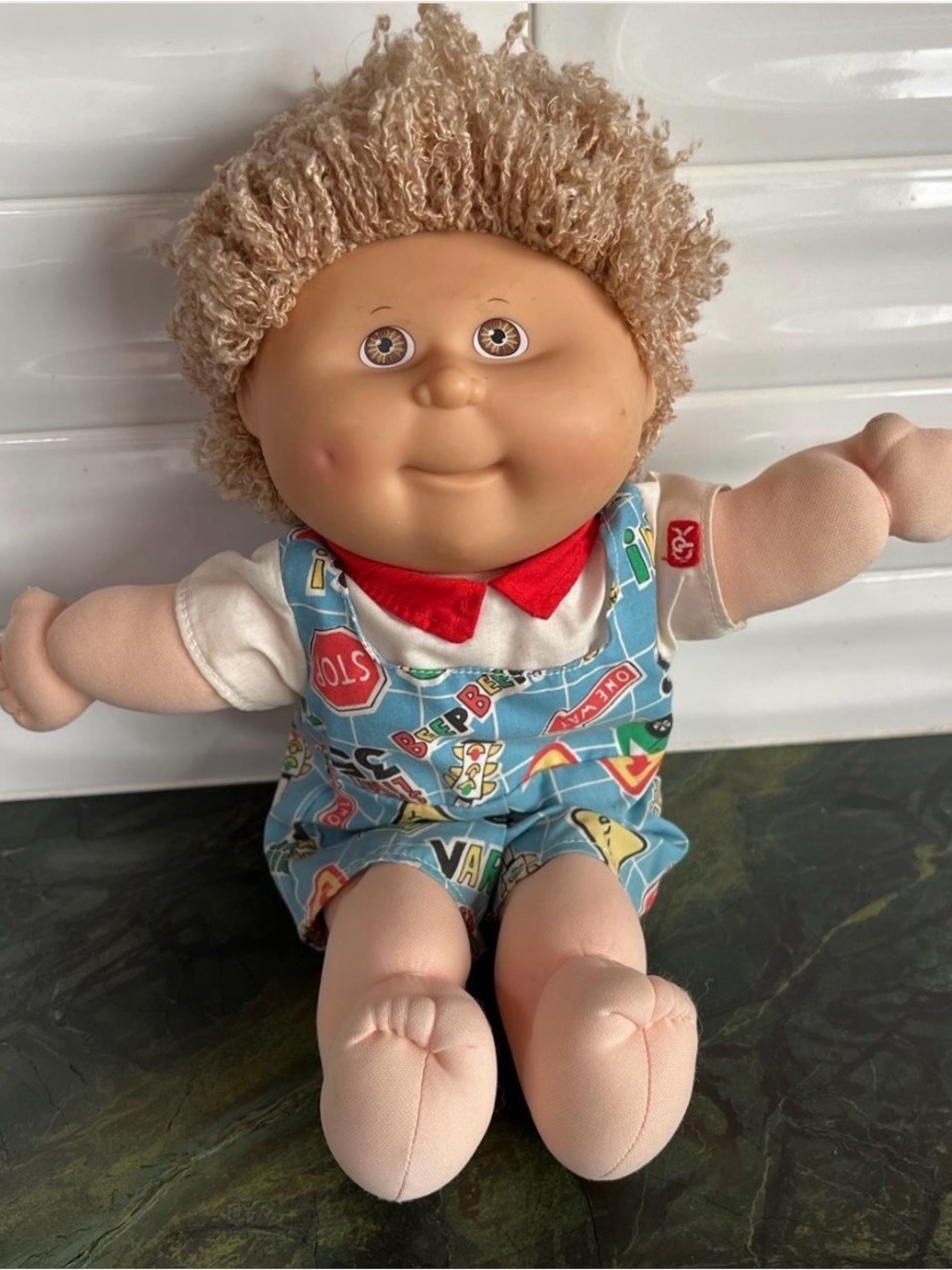 Vintage hasbro cabbage patch doll
Signed 1990s doll toy